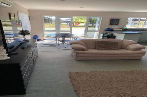 Photo of property in 27 Spargo Road, Massey, Auckland, 0614