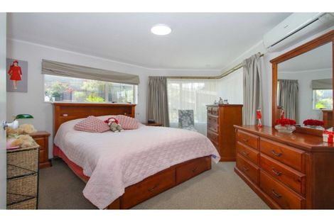 Photo of property in 1/272 Glamorgan Drive, Northcross, Auckland, 0630