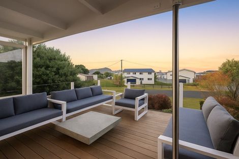 Photo of property in 2 Banks Street, Cooks Beach, Whitianga, 3591