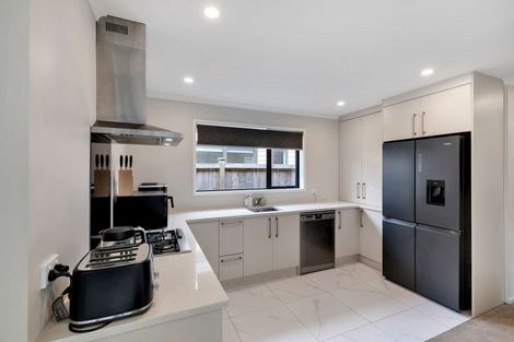 Photo of property in 12 Farmland Road, Papakura, 2110