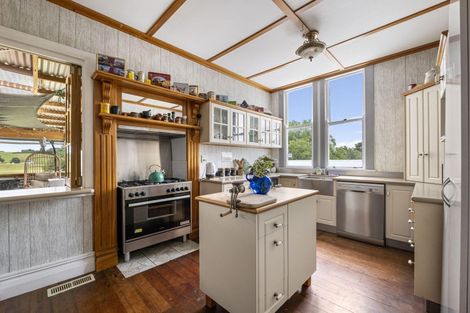 Photo of property in 18 Mills Street, Eltham, 4322