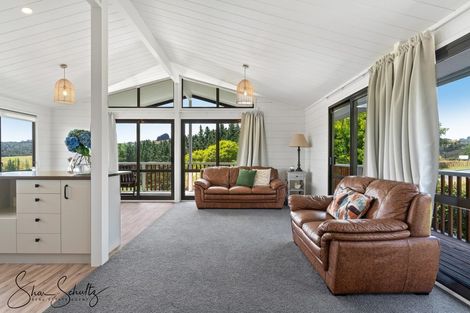 Photo of property in 4 Skelton Crescent, Paparoa, 0571