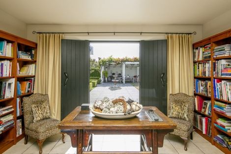 Photo of property in 104 Oxford Street, Martinborough, 5711