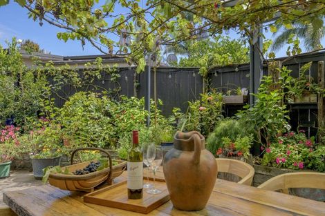 Photo of property in 22 Hansard Place, Bethlehem, Tauranga, 3110