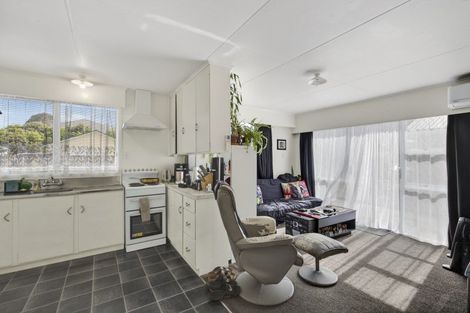 Photo of property in 8 Simons Street, Moturoa, New Plymouth, 4310