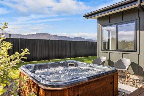 Photo of property in 9 Swan Street, Lake Hawea, 9382