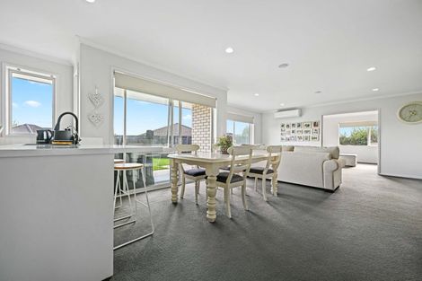 Photo of property in 11 Kentwood Place, Flagstaff, Hamilton, 3210