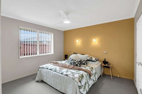 Photo of property in 11 Wai Place, One Tree Point, 0118