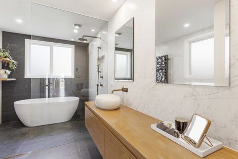 Photo of property in 11 Tui Vale Road, Shelly Park, Auckland, 2014