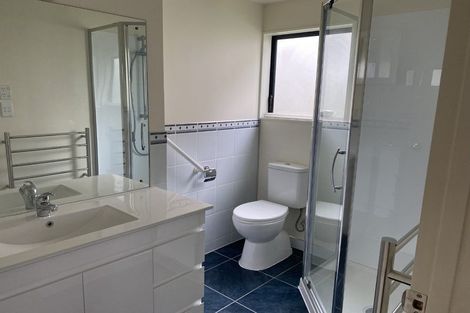 Photo of property in 40 Sunvista Avenue, Oteha, Auckland, 0632