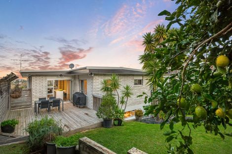 Photo of property in 114 Mountbatten Avenue, Hillcrest, Auckland, 0627