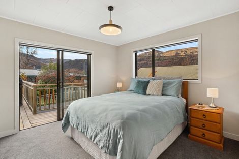 Photo of property in 32 Hood Crescent, Arrowtown, 9302