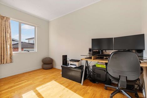 Photo of property in 2/21 Te Atatu Road, Te Atatu South, Auckland, 0610