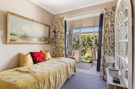 Photo of property in 8 Omata Road, Westown, New Plymouth, 4310