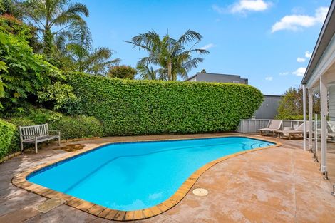 Photo of property in 7 Parr Terrace, Castor Bay, Auckland, 0620