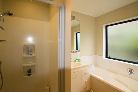 Photo of property in 9b Simons Street, Moturoa, New Plymouth, 4310