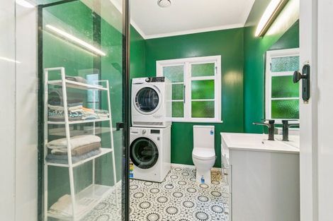 Photo of property in 79 Garden Road, Northland, Wellington, 6012