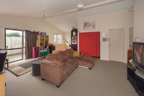Photo of property in 99 Universal Drive, Henderson, Auckland, 0610
