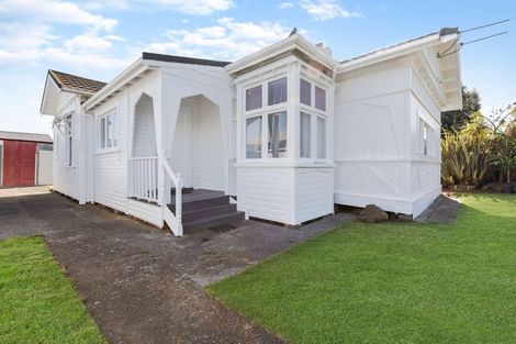 Photo of property in 113 Cornfoot Street, Castlecliff, Whanganui, 4501