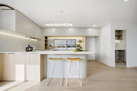 Photo of property in 10 Tusac Place, Totara Vale, Auckland, 0627