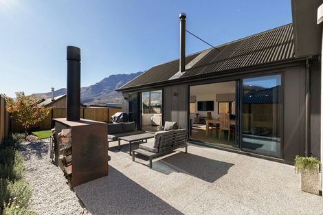 Photo of property in 32 Plough Street, Jacks Point, 9371