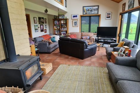 Photo of property in 72 Hotham Street, Murchison, 7007