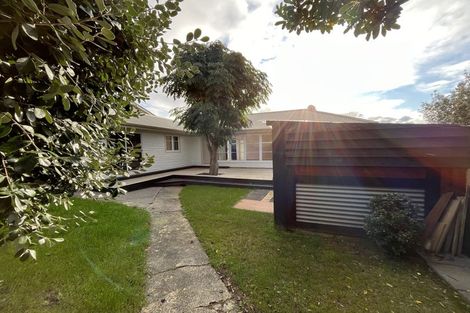 Photo of property in 1/934 East Coast Road, Northcross, Auckland, 0630