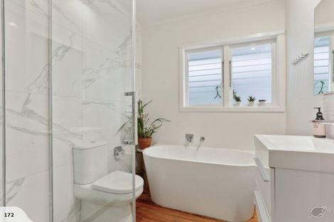 Photo of property in 26 Peter Terrace, Castor Bay, Auckland, 0620