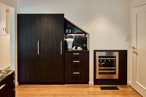 Photo of property in 3 Bayview Terrace, Oriental Bay, Wellington, 6011