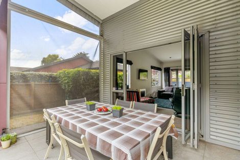 Photo of property in 58d Gilbert Street, New Plymouth, 4310