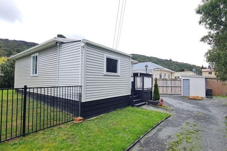 Photo of property in 35 Bledisloe Crescent, Wainuiomata, Lower Hutt, 5014