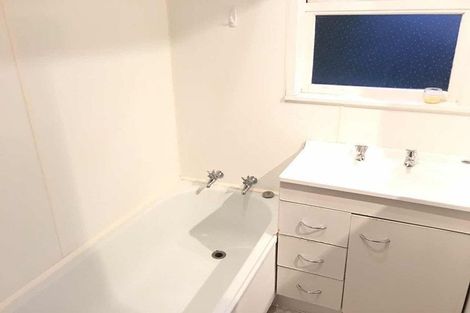 Photo of property in 2/99 Archers Road, Hillcrest, Auckland, 0629