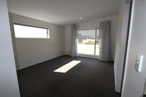 Photo of property in 15 Seager Lane, Hillmorton, Christchurch, 8024