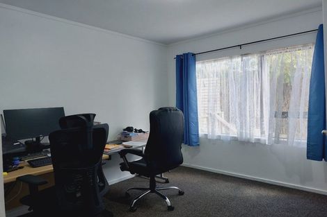 Photo of property in 2/28 Royal Road, Massey, Auckland, 0614