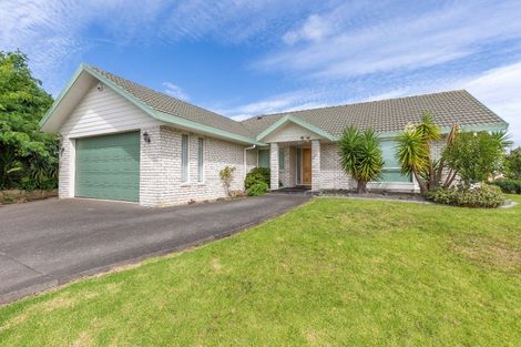 Photo of property in 12 Faldo Drive, Golflands, Auckland, 2013