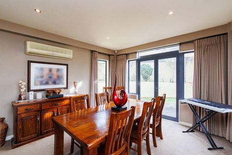Photo of property in 5 The Oaks, Awapuni, Palmerston North, 4412
