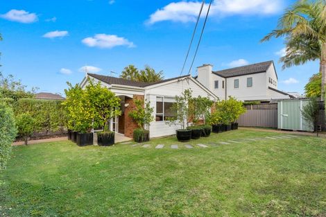 Photo of property in 1/15 Milford Road, Milford, Auckland, 0620