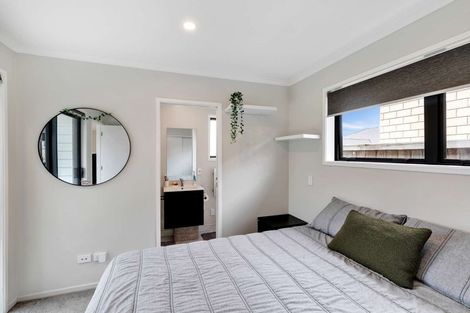 Photo of property in 12 Farmland Road, Papakura, 2110