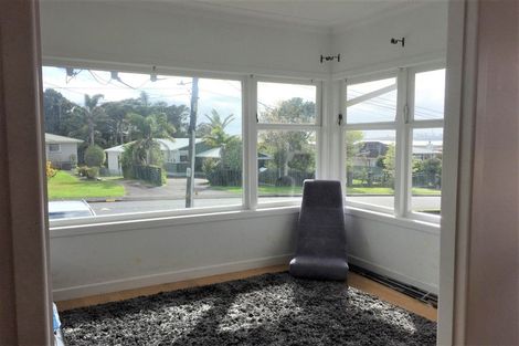 Photo of property in 9 Covil Avenue, Te Atatu South, Auckland, 0610