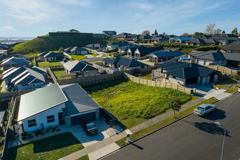 Photo of property in 18 Ballintoy Park Drive, Welcome Bay, Tauranga, 3175