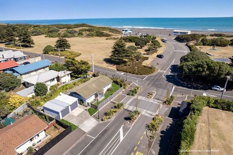 Photo of property in 2 Rangiora Street, Castlecliff, Whanganui, 4501