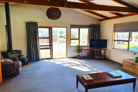 Photo of property in 73 Devon Street, Picton, 7220