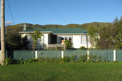 Photo of property in 18 Roberts Street, Wainuiomata, Lower Hutt, 5014