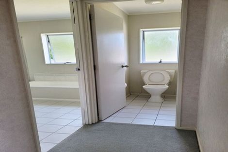 Photo of property in 14 Lanier Place, Glendene, Auckland, 0602