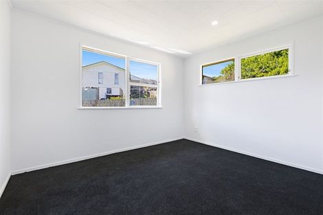 Photo of property in 25 Hewlett Road, Massey, Auckland, 0614