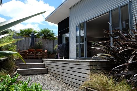 Photo of property in 22 Gatman Street, Birkdale, Auckland, 0626