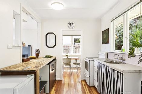 Photo of property in 27 Ahuriri Street, Strathmore Park, Wellington, 6022