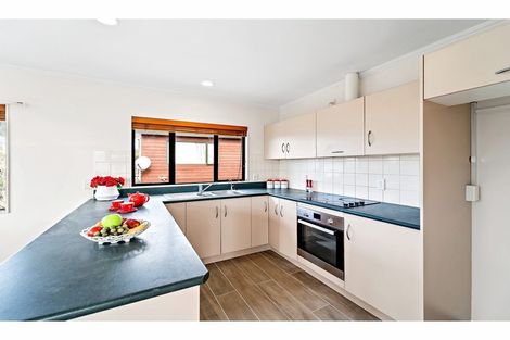 Photo of property in 2/5 Anne Road, Hillcrest, Auckland, 0627
