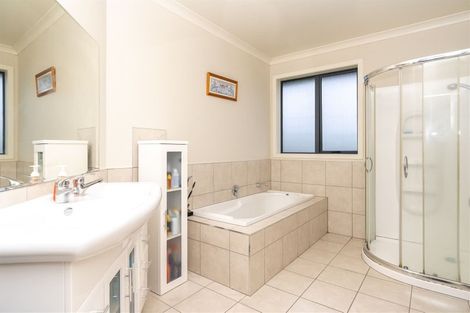 Photo of property in 32 Marshmeadow Road, Newstead, Hamilton, 3286