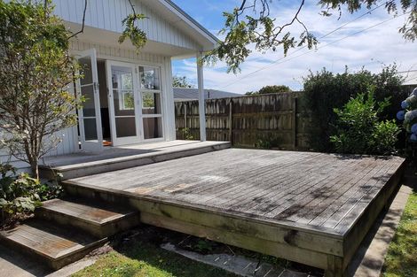 Photo of property in 11 Blenheim Place, Vogeltown, New Plymouth, 4310